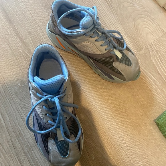 Yeezy 700s - Picture 5 of 5